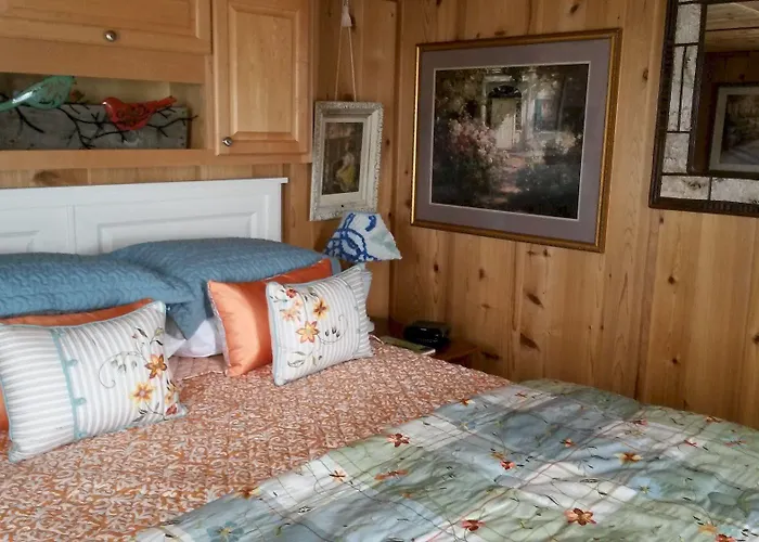 The Cabins And Cottages At Shale Lake *