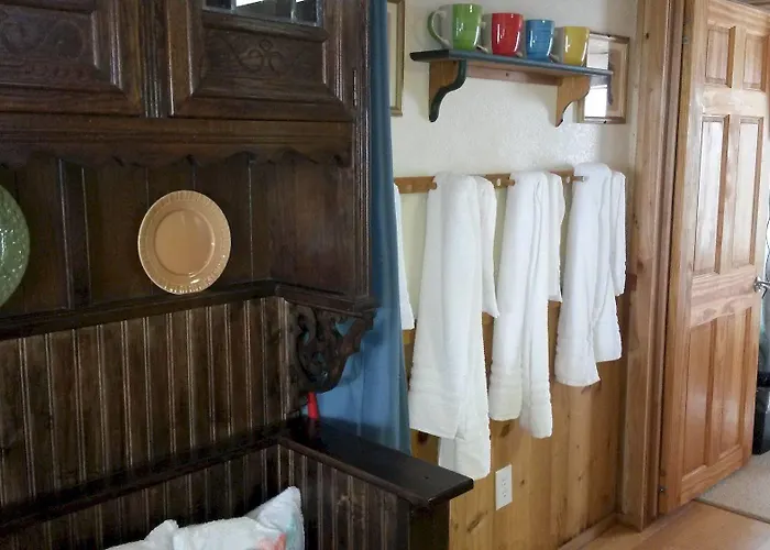 The Cabins And Cottages At Shale Lake *